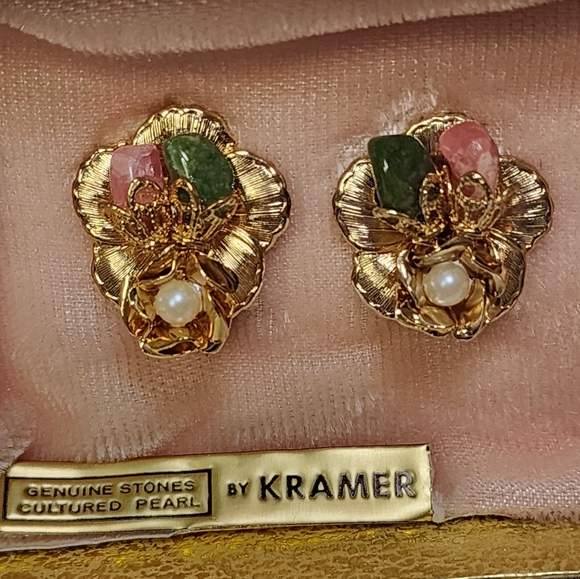 Vintage Kramer Genuine !950's Cultured PearlCoral, and Jade Floral Clip Earrings - Picture 2 of 13